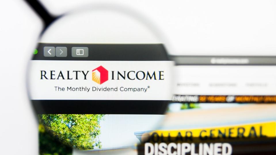 How To Put $100 In Your Retirement Fund Each Month With Realty Income Stock