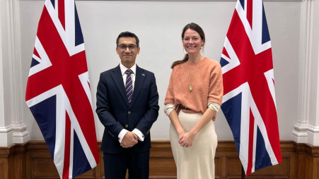 UK Investment Minister Baroness Gustafsson of Chesterton CBE meets Ashik Chowdhury, executive chairman of BIDA & BEZA to discuss strengthening bilateral trade and investment ties. PhotoL Courtesy