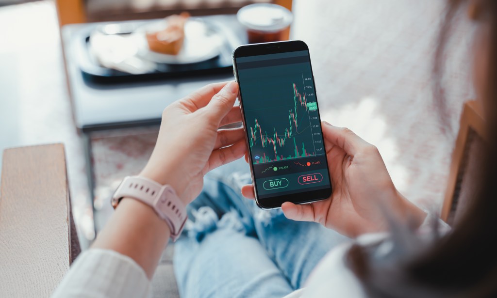 Cryptocurrency investment has surged into mainstream finance, becoming an enticing yet often daunting venture for beginners.