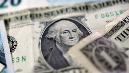 US dollar banknotes are seen in this illustration taken May 4, 2025. Photo: REUTERS/Dado Ruvic/Illustration