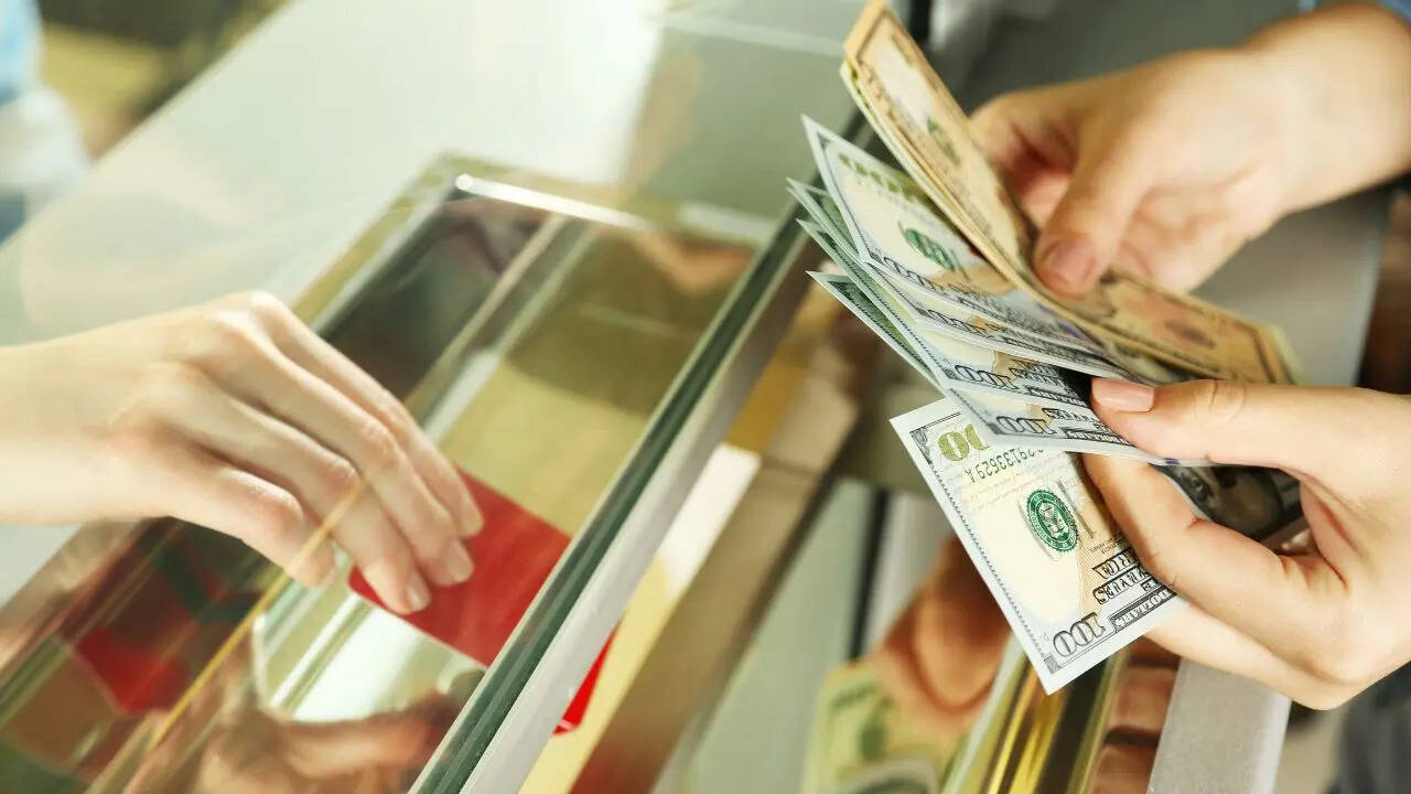 Never exchange currency at the airport Never exchange currency at the airport