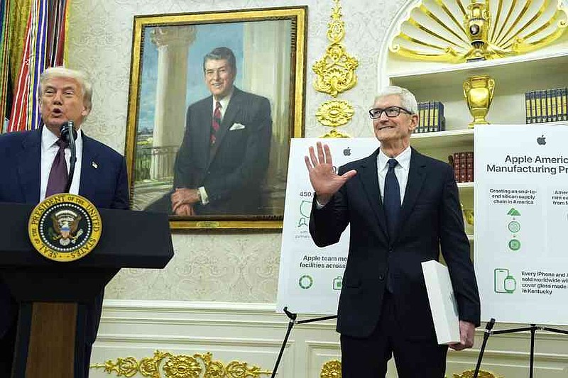 President Donald Trump introduces Apple CEO Tim Cook in the Oval Office, Wednesday, Aug. 6, 2025, in Washington. (AP Photo/Alex Brandon)