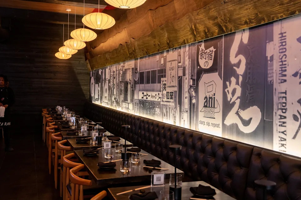 Reservation trading by third-party apps has led to tables being traded for hundreds of dollars. New Jersey lawmakers have introduced a bill to ban the practice.