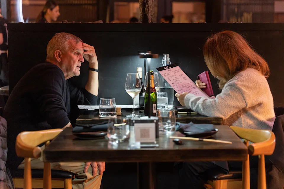 Reservation trading by third-party apps has led to tables being traded for hundreds of dollars. New Jersey lawmakers have introduced a bill to ban the practice.