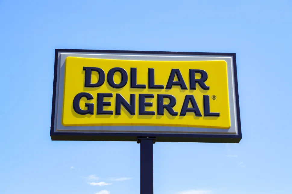 Yellow sign reading 'Dollar General.'