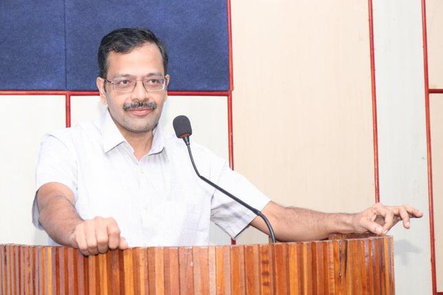 Dr M Pattabiraman giving a lecture